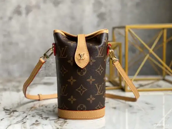 WIS POUCH LOUIS ME VUITTON FOLD 0519